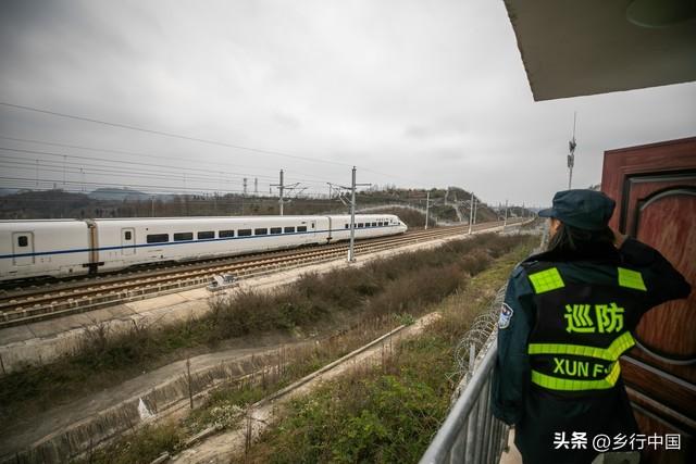 一路连渝川黔滇：总投资1416亿渝昆高铁预计2026年底全线通车