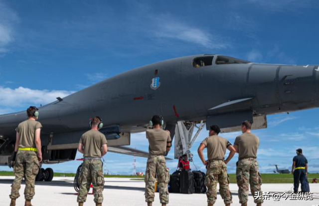 乌克兰前线溃败，印度战机当众坠毁！两场闹剧，撕下"实力"遮羞布