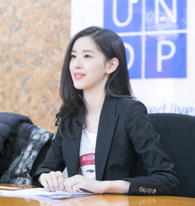 刘强东章泽天久违合体仅3天，令人恶心的一幕上演，杨颖也被牵连