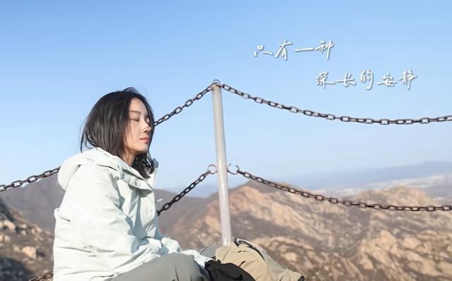 卜冠今一个人住北京小平房，院子里有菜地，31岁未婚开17万的车子