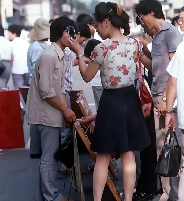 湖南一女子因长得太漂亮，55岁没上过一天班，颜值曝光后网友懵了
