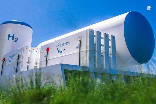 一则广告惹怒特朗普！再加税10%，惩罚了加拿大	，也害了自家农民