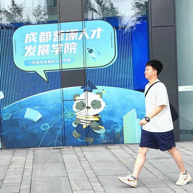 我在成都，三天三夜没想通：这座城市到底安逸在哪里？