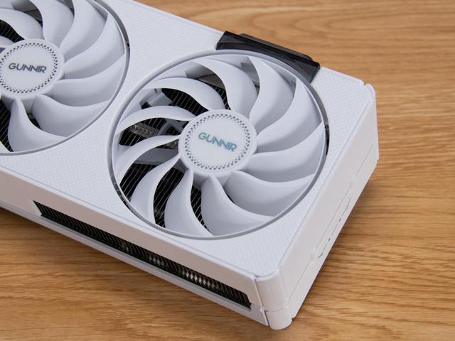 2K游戏显卡新黑马，光之战斗法师来了！蓝戟B580 Photon 12G OC显卡测评