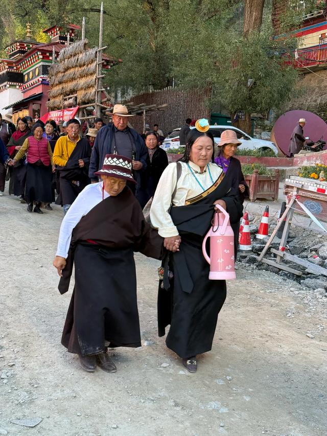 【秋驾长江】前后爆胎+德格印经院+更庆寺