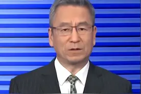 白岩松怒批！江苏公园长椅焊钢管后续：不让工人睡，官方通报属实图片