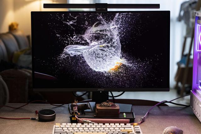 游戏玩家的顶级享受，微星电竞显示器MAG 272UP QD-OLED X24流光