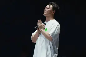 下巴缝30多针，陈奕迅：以后唱歌嘴巴可能张不开图片