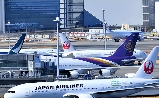 高市亮战争方案不到12小时，49条中日航线取消，中方罕见升级警告