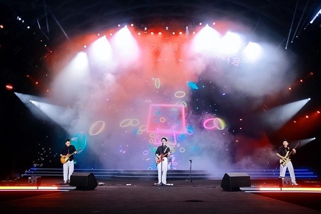 2025新余仙女湖七夕文化旅游节启幕仪式暨“为爱心动—七夕浪漫夜水上情歌会”圆满落幕
