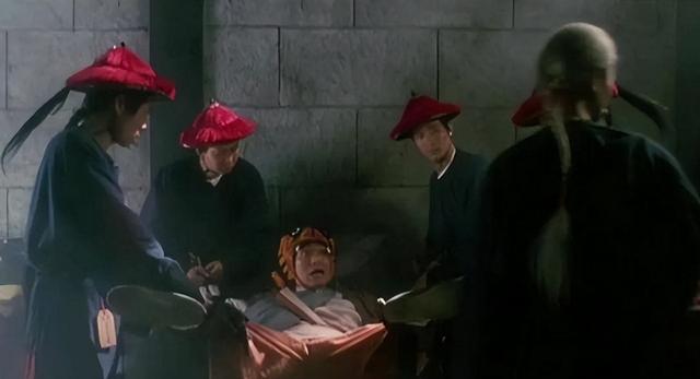 古代太监净身到底是割蛋还是割鸡？他们说话的声音真的是娘娘腔？