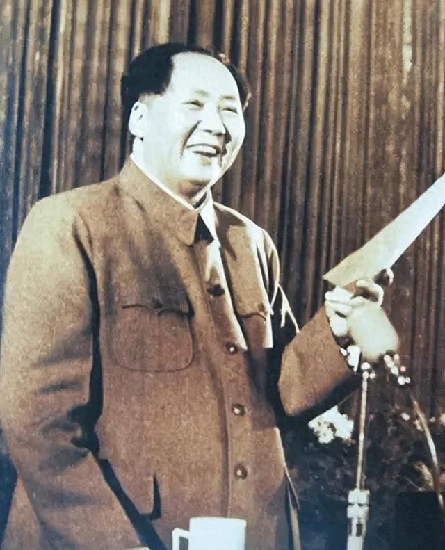 58年金日成提出让志愿军撤出朝鲜，毛主席笑了笑说：好戏在后头呢