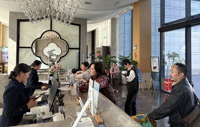 兴义：冬季旅游市场持续升温 “暖资源”催生“热经济”