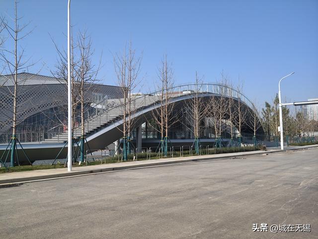 赶工热火朝天的无锡太湖湾音乐厅