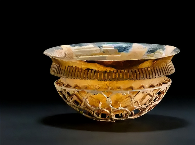 1700年闷葫芦开口：罗马玻璃刻的“花”，竟让美国专家看走眼