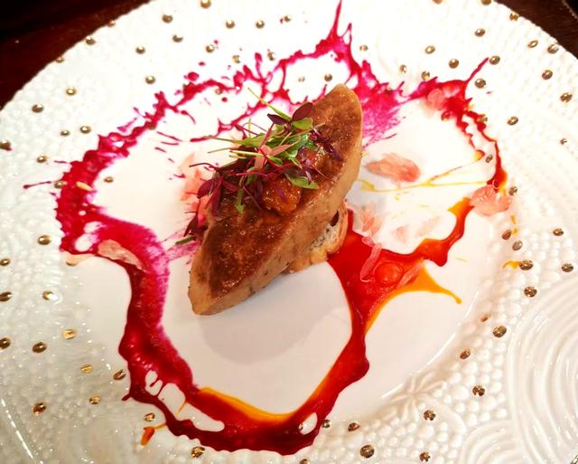 山海缔造的法中双味饕餮盛宴——深圳海上世界幕爵法餐探秘。