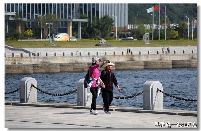 在大连陵水湾打造出的“海纳百川”国际雕塑景观带