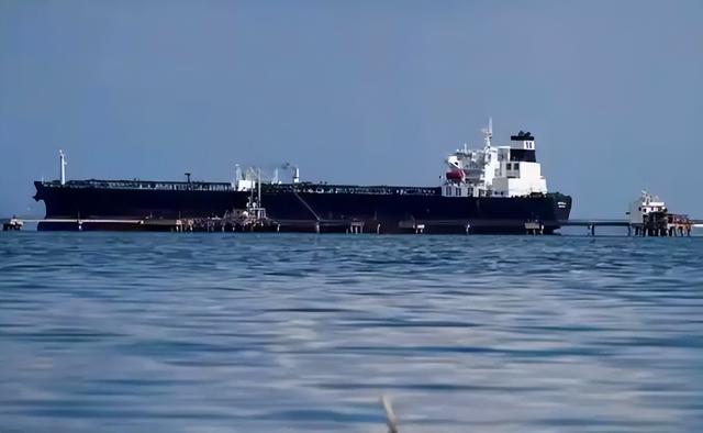 中方资产被扣押，局势变成4打1，伊朗出兵登船，特朗普捅马蜂窝