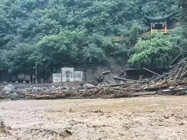 当时只道是寻常—历史与自然的沉重对话（兴隆山卧桥）