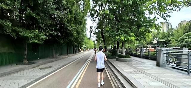跑了16年才悟透的跑步哲学：跑得快是本事！跑得快乐是本质！
