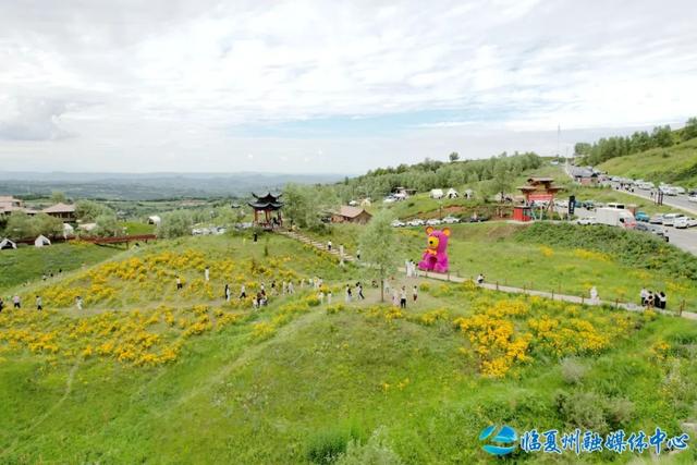 雨歇风凉花正好 耳子屲梁客如潮