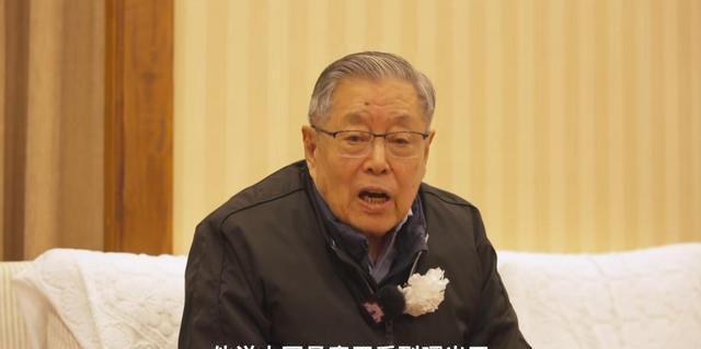 原来杨振宁葬礼当天，93岁弟弟杨振汉露面，透露哥哥一大未了心愿