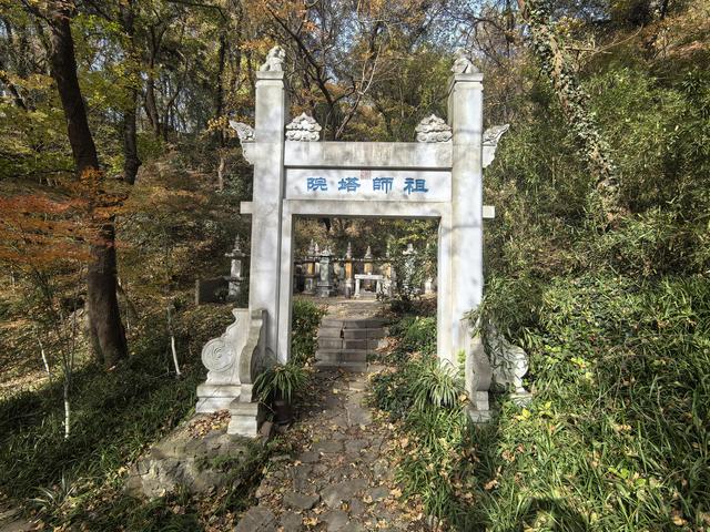 南京栖霞山一日徒步，游千年古刹，看漫山红叶