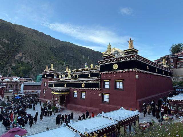 【秋驾长江】前后爆胎+德格印经院+更庆寺
