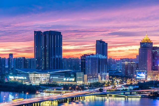 东北唯一的新一线城市，未来发展前景很广阔，更是一个旅游好去处