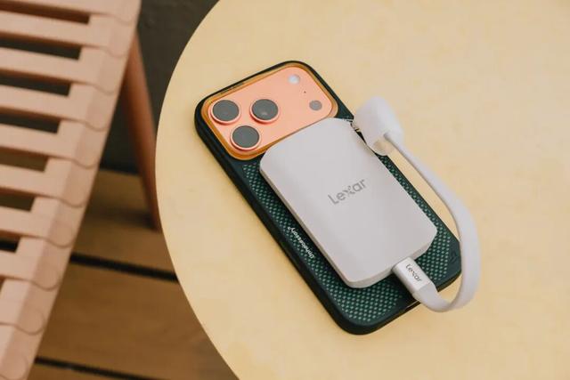 入手iPhone17后，我们还买了这7个好用的配件