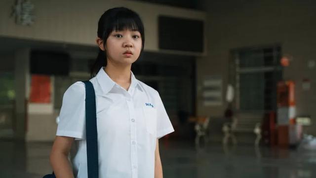 还记得《俗女养成记》里的小嘉玲吗？已经16岁啦？
