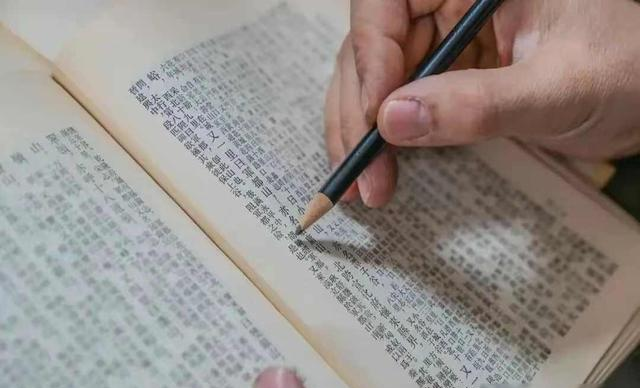 驴友立大功！北京深山惊现1800年界碑	，这三个字改写历史