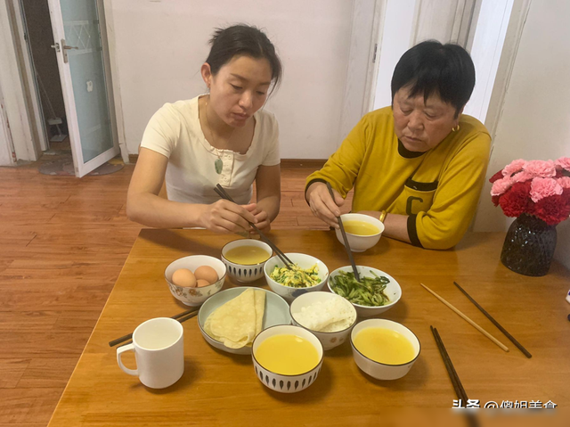 婆媳2人的早餐，晒朋友圈火了，网友：这才是家常饭该有的样子！