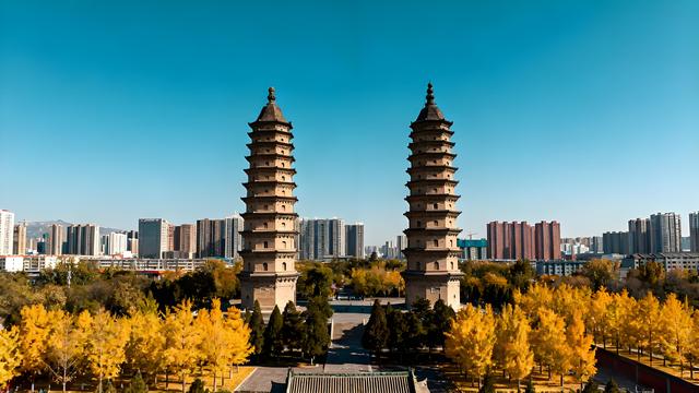 打卡金秋中国！龙城秋韵：红叶与古建的诗意和鸣