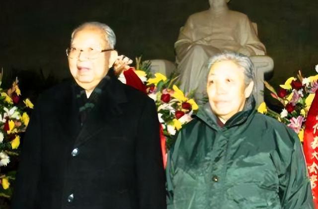 15岁入党，18岁和主席结婚，如今仍健在，却几乎不露面