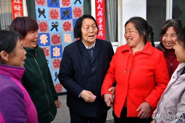 新华社政论｜携手为人类命运共同体撑起辽远发展天空——写在全球妇女峰会即将在北京举行之际