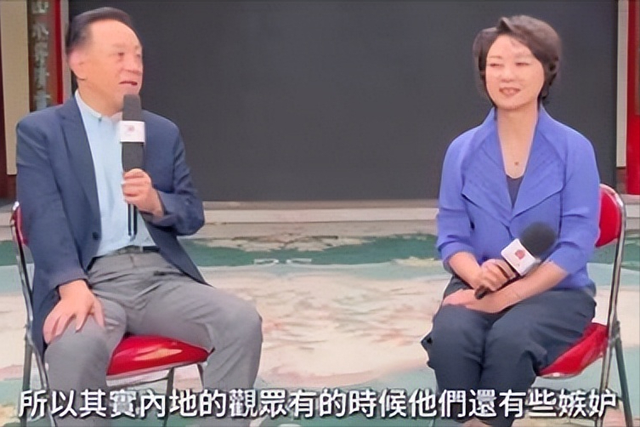 至今未婚未育，身边却有男人陪了近27年！59岁的她才是真人间清醒