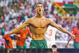 C罗平静告别欧洲杯！佩佩哭成泪人，名宿：他无法再帮助球队图片