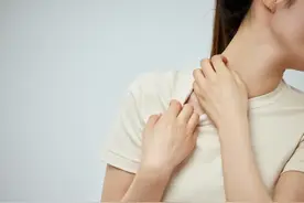 越抓越痒，越痒越抓？老年人皮肤溃烂，可能是这个病惹的祸！对付顽固皮肤瘙痒，中医辨证调理有妙方图片