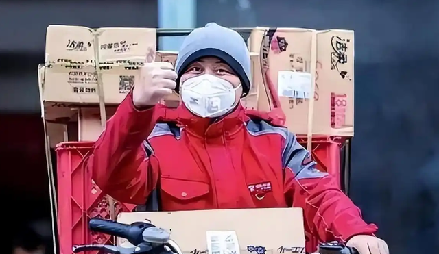 京东001号快递员已退休，勤恳工作16年，刘强东承诺的房给了吗？