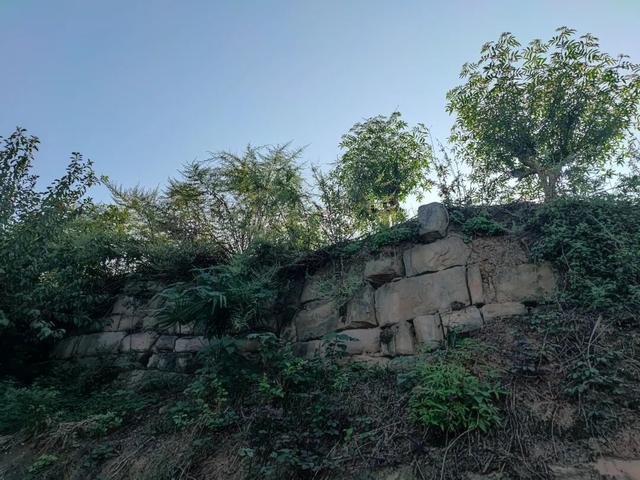 重庆璧山与江津交界处有一大寨，山上很多古迹，璧山八景之一