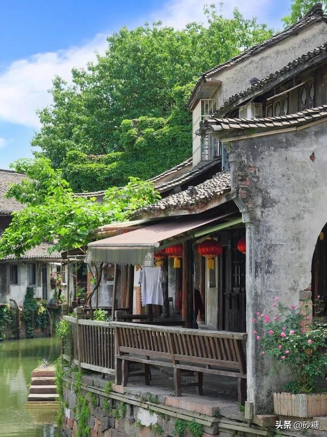 中老年人必看！6大低花费轻松游小城攻略，医生推荐的健康慢旅行