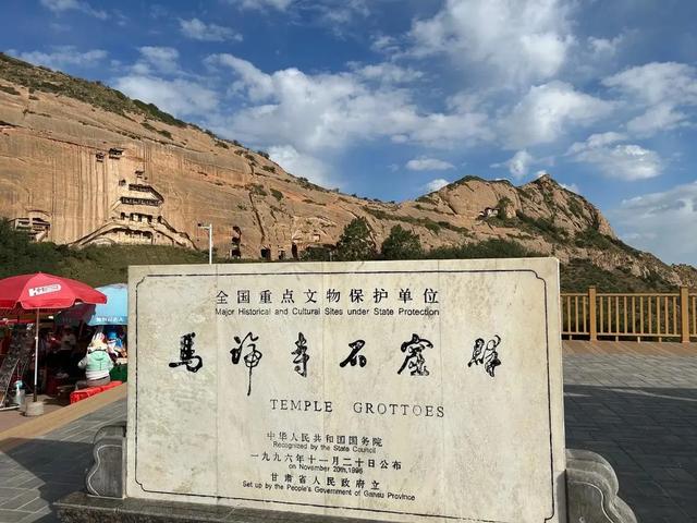 肃南秘境：祁连山下的小城藏着比张掖更野的丹霞与守护雪山的民族