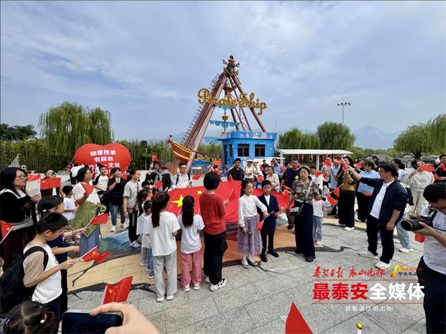 每日百场演艺、NPC零距离互动 游客在泰山石敢当景区“邂逅”百戏狂欢