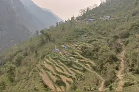 独自徒步尼泊尔迷失方向，暴雨无法下撤，冲四周大喊救命无人应答图片