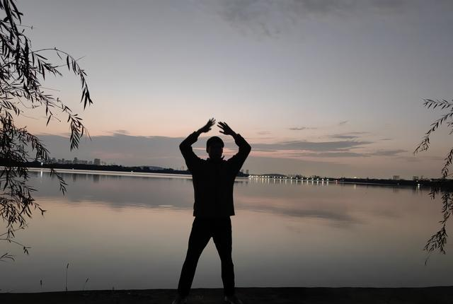 盲练八段锦和金刚功第622天：当身体健康出了问题	，才想起锻炼