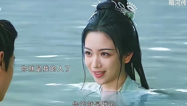 拦腰抱、湿身吻，《暗河传》2搭的他俩，贡献了全剧最大尺度