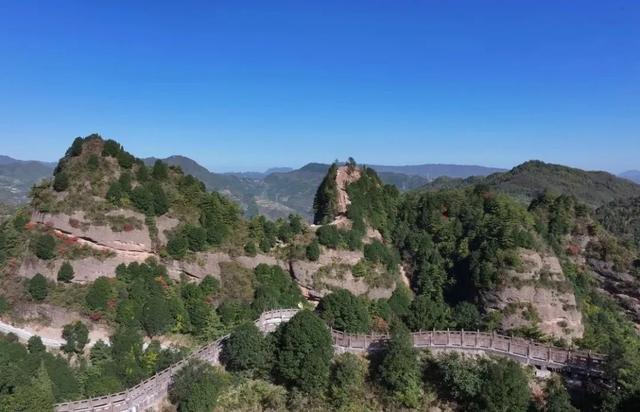 巧盼君至丨避暑秘境 陇南奇观：西和八峰崖 邀你共赴云端之约！