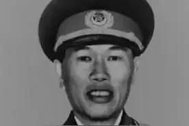 57位开国上将，都谁由政工干部转为军事主官，谁转型为成功？图片