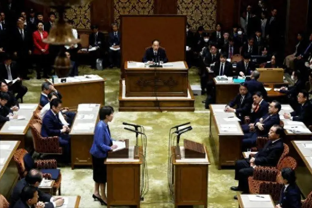 硬抗中国29天，一纸控告书让高市老实	，“短命首相	”进入倒计时？